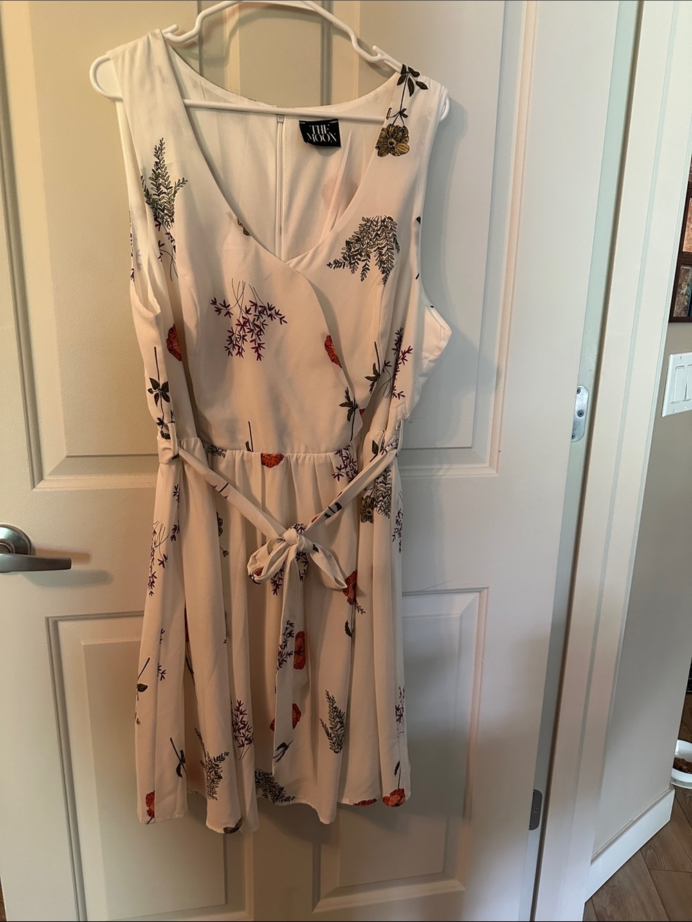 Women's Cream Floral Tie-Waist Dress